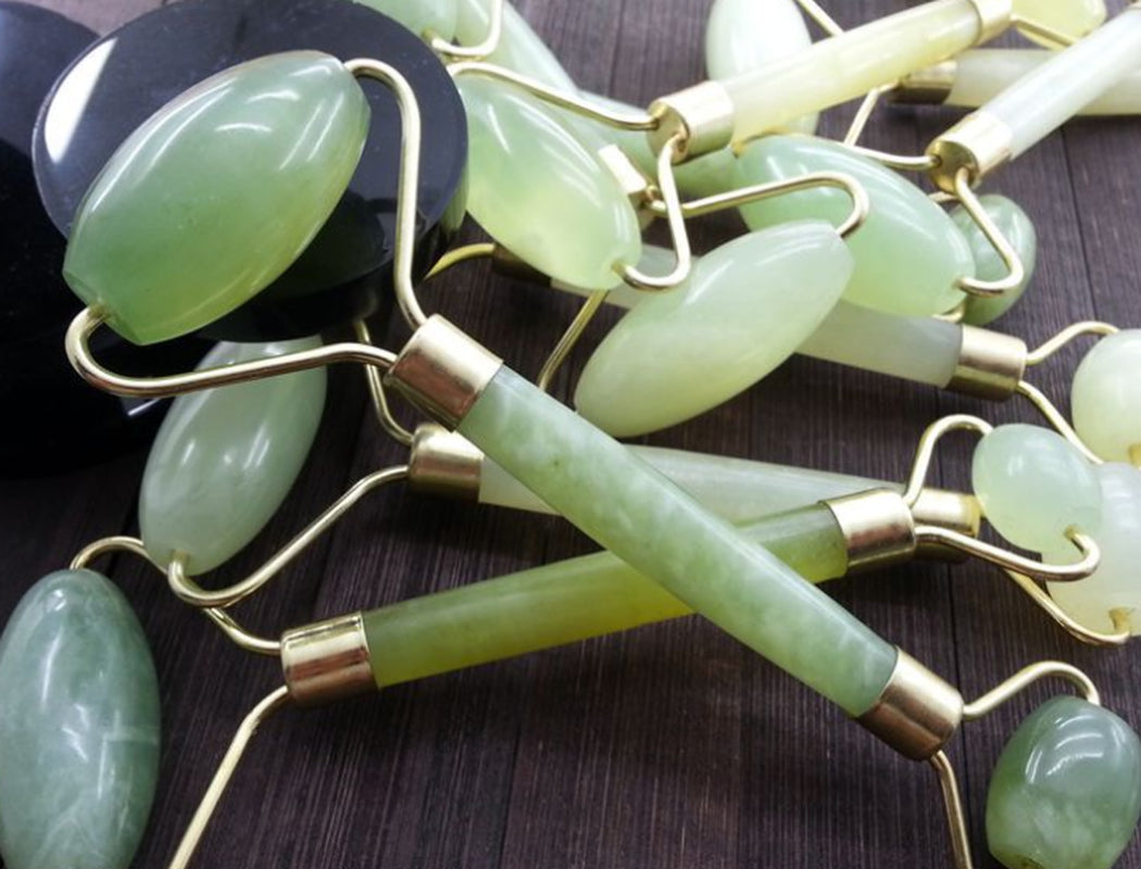 Enhance Your Glow with the Jade Facial Massage Roller - Rejuvenate and Refresh Your Skin!