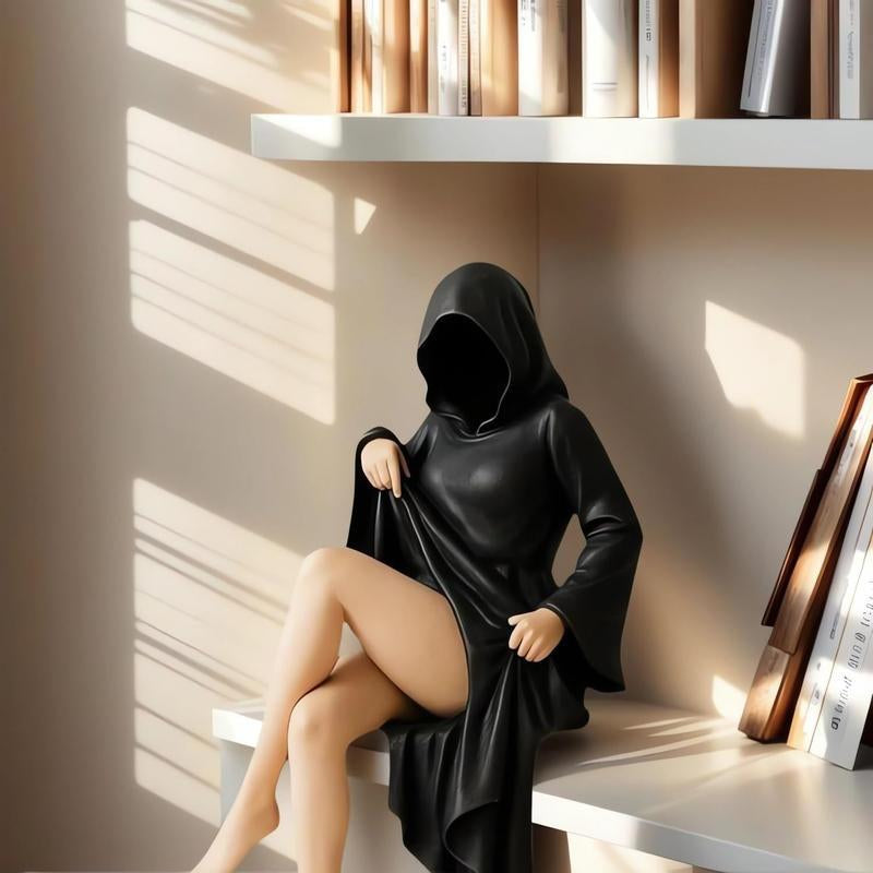 Elegant Gothic Queen Statue - Mysterious Halloween Decoration for Home & Garden, Spooky Resin Sculpture for Bookshelves and Desktops