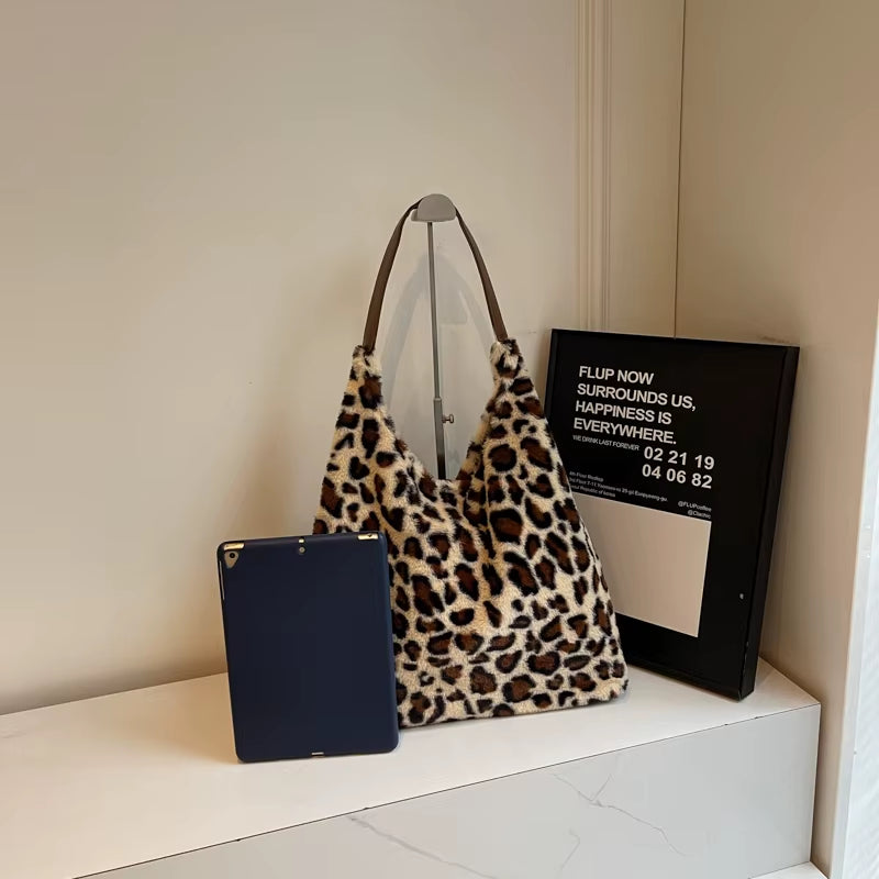 Chic Leopard Print Plush Hobo Bag - Stylish & Spacious Shoulder Purse for Commuting