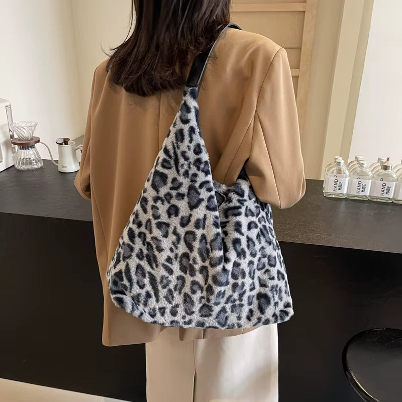 Chic Leopard Print Plush Hobo Bag - Stylish & Spacious Shoulder Purse for Commuting
