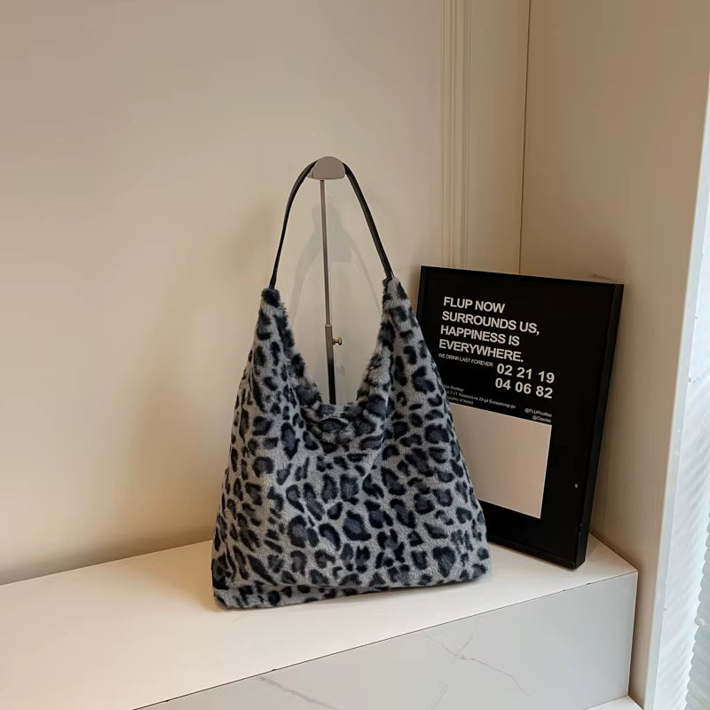 Chic Leopard Print Plush Hobo Bag - Stylish & Spacious Shoulder Purse for Commuting